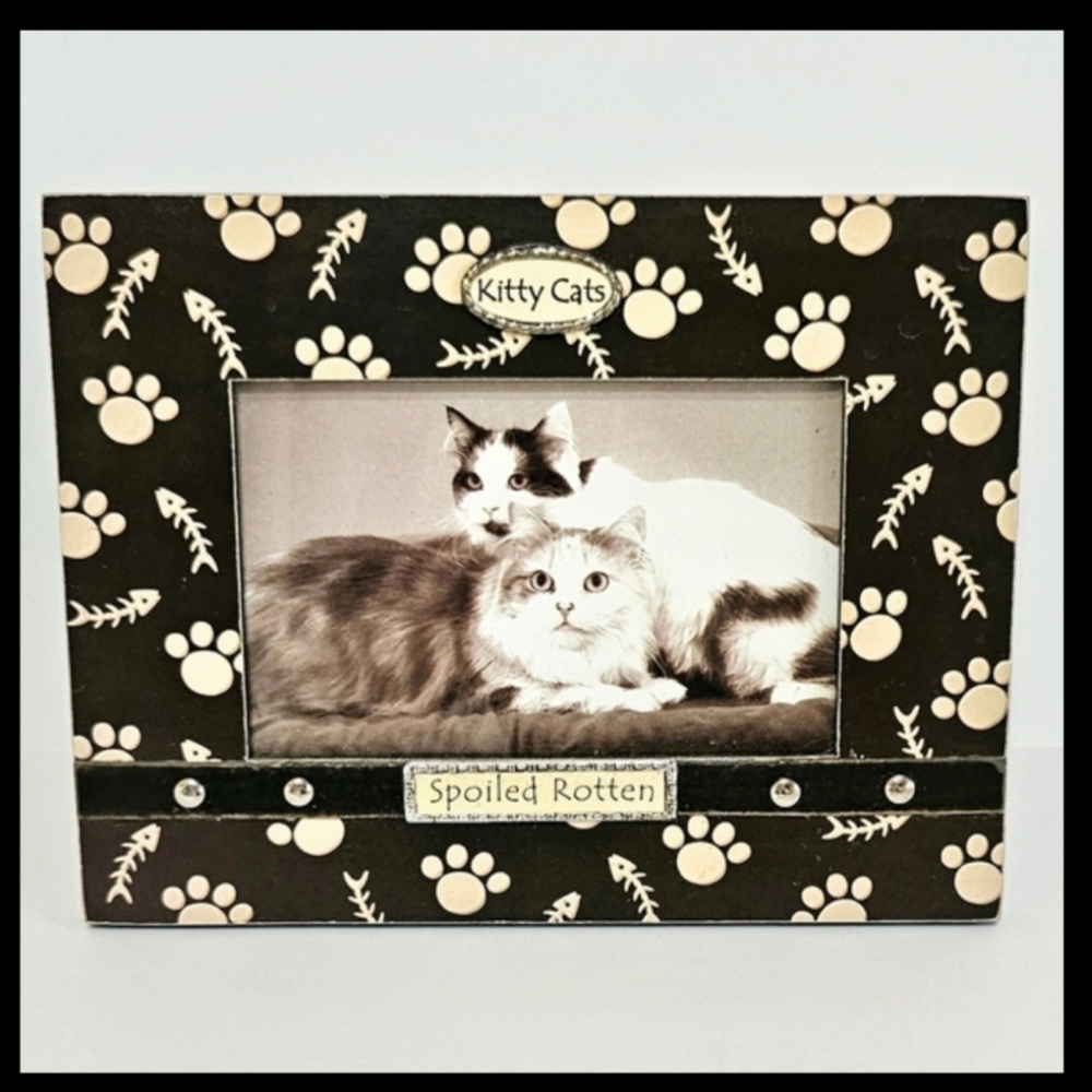 Elegant Brown/Beigh Cat Frame with Paw Print Design